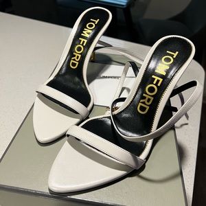 TOM FORD
85mm Lock Leather Sandals
Color: CHALK
Size: 9B / 39EU